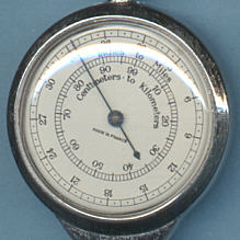 HC-HB Paris Mechanical Curvimeter: front scales (click for larger image, 45k)