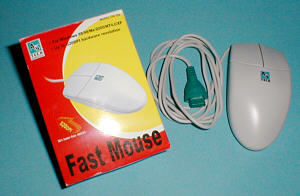 A4Tech OK-720  Fast Mouse: die Maus mit ihrer Schachtel (gr&ouml;&szlig;eres Bild 65k)