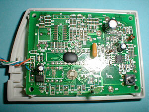 Fujitsu-Siemens WM01 Cordless Wheel Mouse: inside the receiver (click for larger image, 112k)