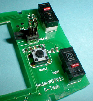 Fujitsu-Siemens WM01 Cordless Wheel Mouse: Detail: die vier Schalter (gr&ouml;&szlig;eres Bild 68k)