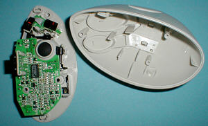 Logitech M-RC44 Cordless MouseMan Pro: das Innere der Maus (gr&ouml;&szlig;eres Bild 61k)