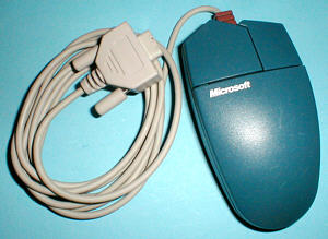 Microsoft Home Mouse Serial: Draufsicht (gr&ouml;&szlig;eres Bild 76k)