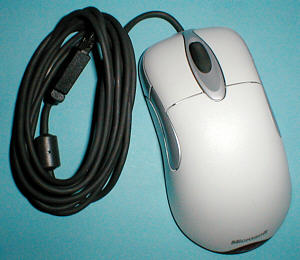 Microsoft IntelliMouse Optical USB and PS/2 Compatible: top view (click for larger image, 75k)