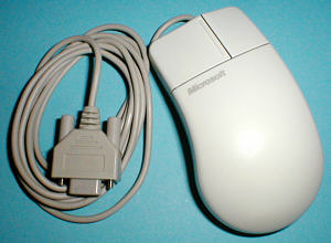Microsoft Serial Mouse 2.0A: top view (click for larger image, 65k)