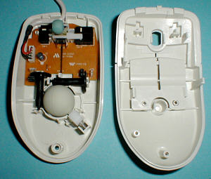 Mitsumi ECM-S5002: inside (click for larger image, 76k)