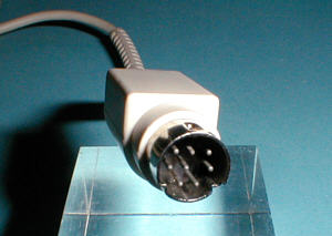Sun Microsystems M4 HI: proprietary connector (miniDIN 8m)